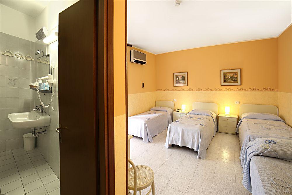 Aquamaris Hotel Sala Baganza Exterior photo