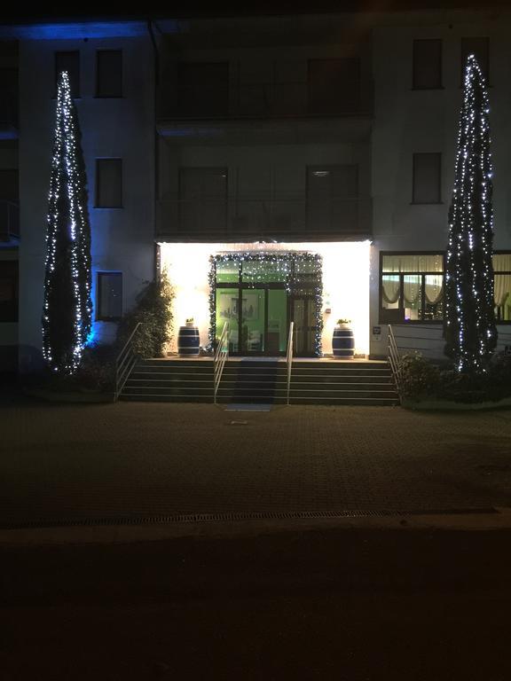 Aquamaris Hotel Sala Baganza Exterior photo